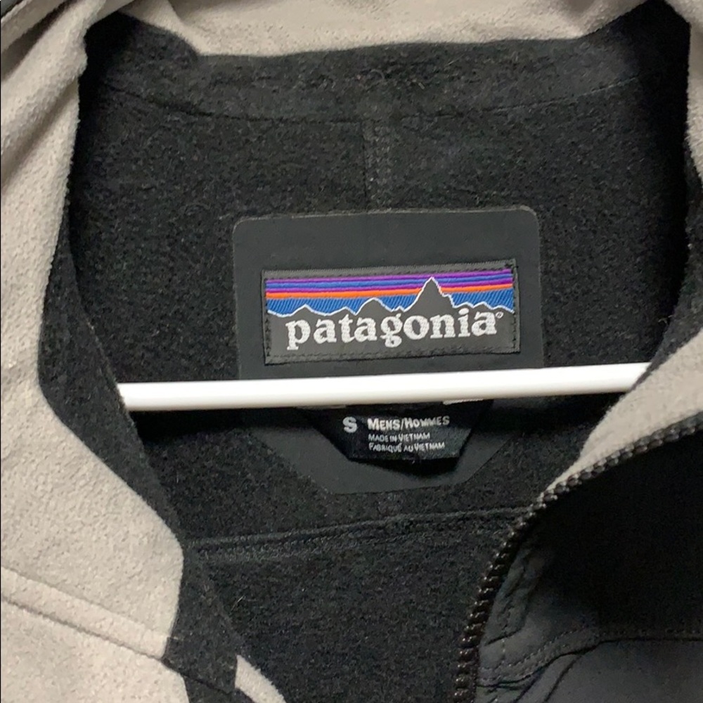 MENS Patagonia jacket in size small - Picture 2 of 7